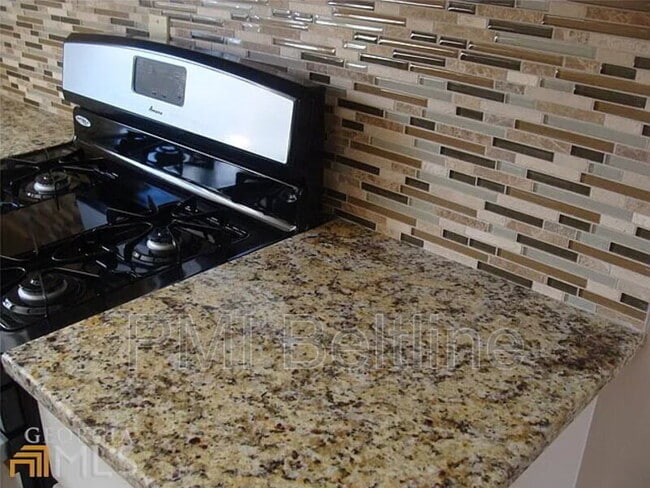 Photo - 2881 Monterey Dr
