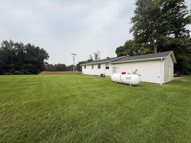 11827 N Miller Hwy
