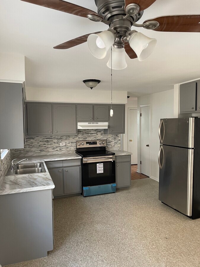 Kitchen - 3033 E 79th St