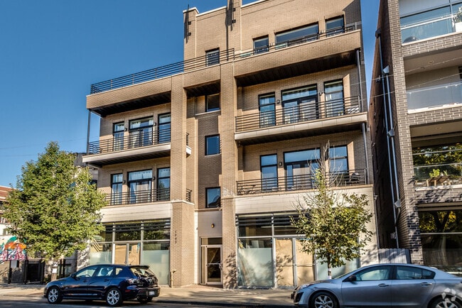 Building Photo - 1943 N California Ave Unit 2A Rental