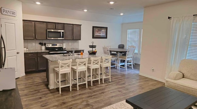 Photo - 713 Meadow Creek Ln