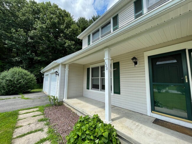 Photo - Spacious Home Ready to Rent! Don’t Miss Out!