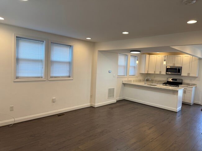 Building Photo - 521 Powhatan Pl NW