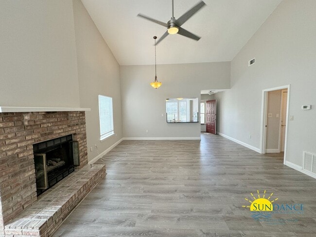 Photo - 417 Village Ct NW