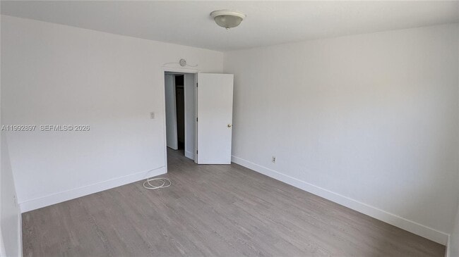 Photo - 811 81st St Unidad 2