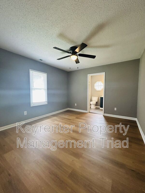 Photo - 302 Charles St