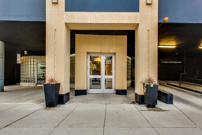 Photo - 1309 N Wells St Unit 605