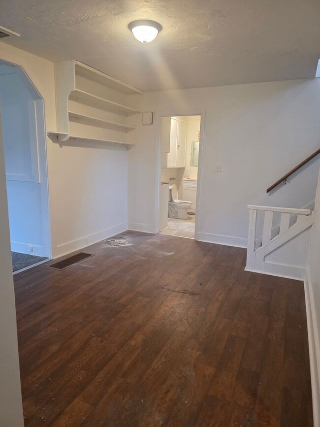 Photo - 397 Upper Oakwood Ave Unit B