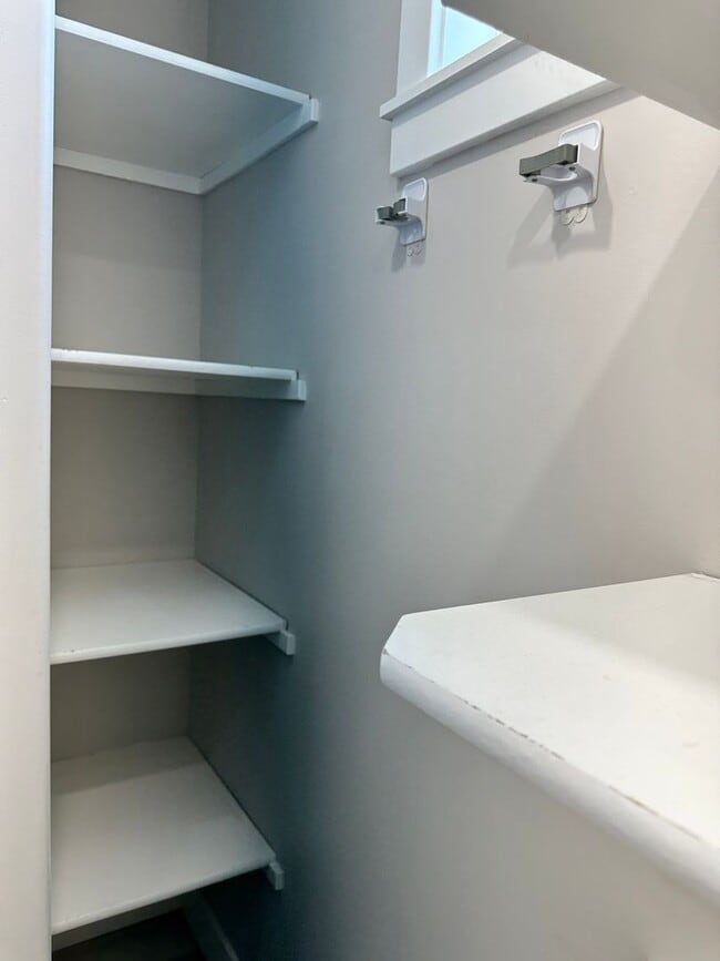 Photo - Remodeled 2bed/1 bath! Pets Ok! In-unit laundry!