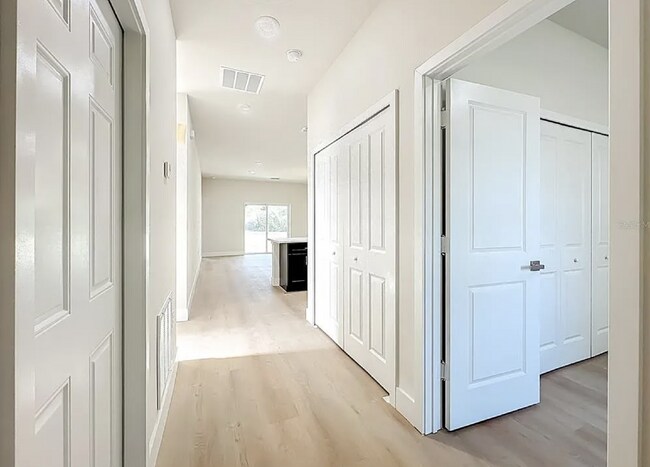 Photo - 356 W 4th St
