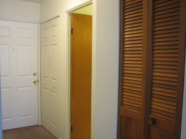 Photo - Colonial Court