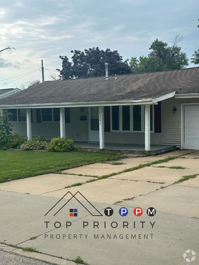 Building Photo - 3 Bedroom | 2 Bathroom Single Family Ranch... Rental