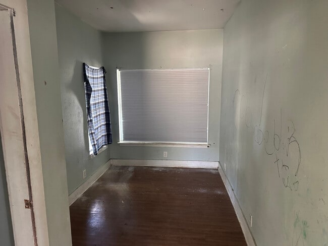 Photo - 229 Grenet St