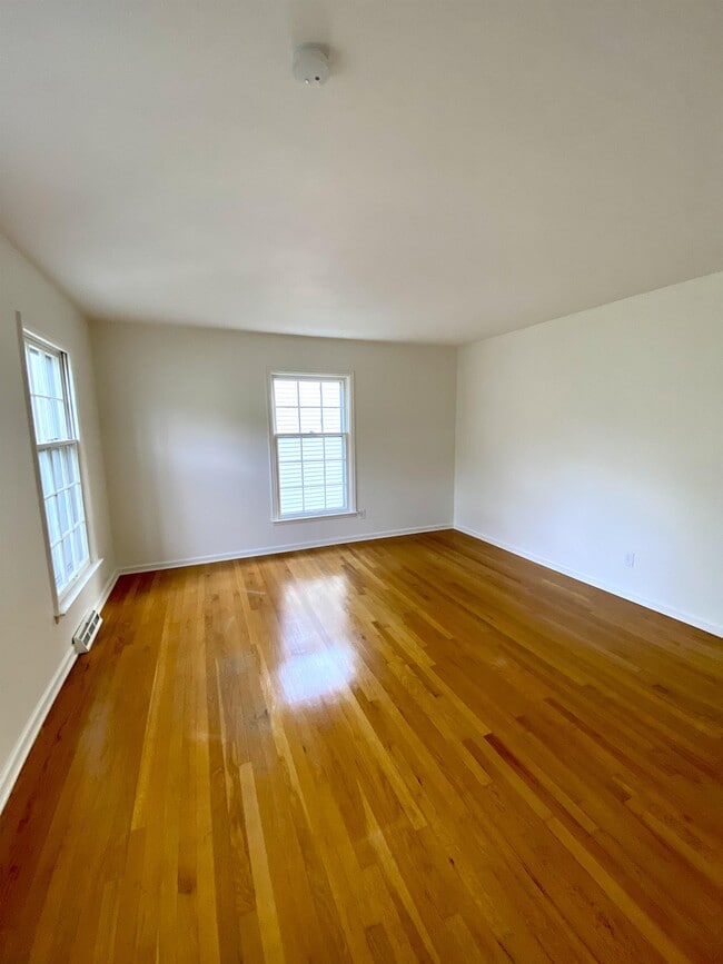 Photo - 9136 Switzer St