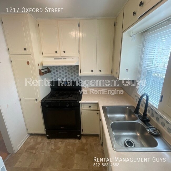 Building Photo - 1217 Oxford St Rental