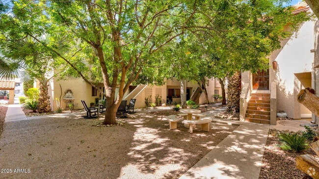 Building Photo - 10301 N 70th St Rental