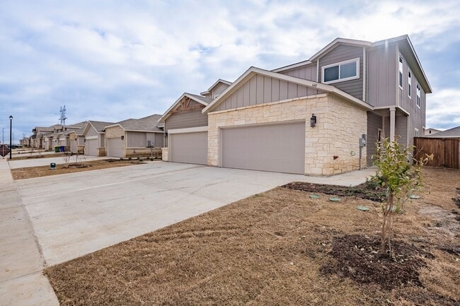 Photo - AVAILABLE NOW! GORGEOUS 4 BEDROOM DUPLEX LOCATED IN MIDLOTHIAN ISD!