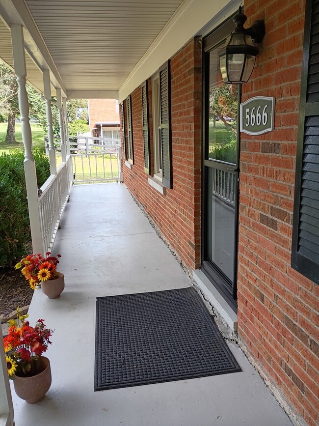 Photo - 5666 Winchester Rd