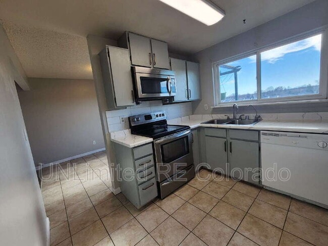 Photo - 986 Croke Dr