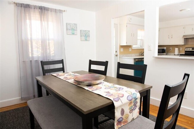 Photo - 275 W Main Rd