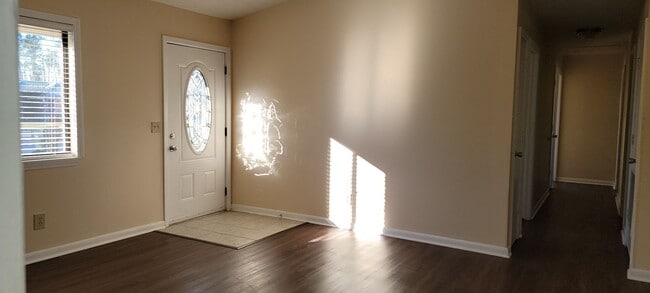 Photo - Charming 3Bed/2Ba Home, Conveniently Located in Lynn Haven! *1/2 OFF Security Deposit for Active-...