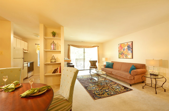 The Bluffs at Fairway Hills Apartments - The Bluffs at Fairway Hills Apartments