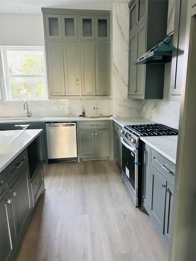 Photo - 618 E 35th St