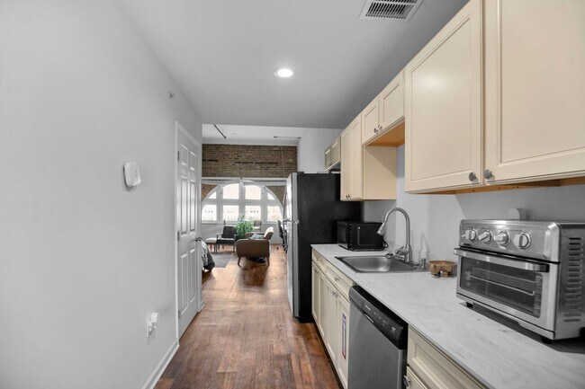 Photo - 402 Broadway Unit Apt 3