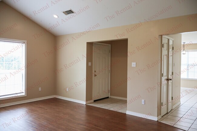 Photo - 629 S Barnett Springs St