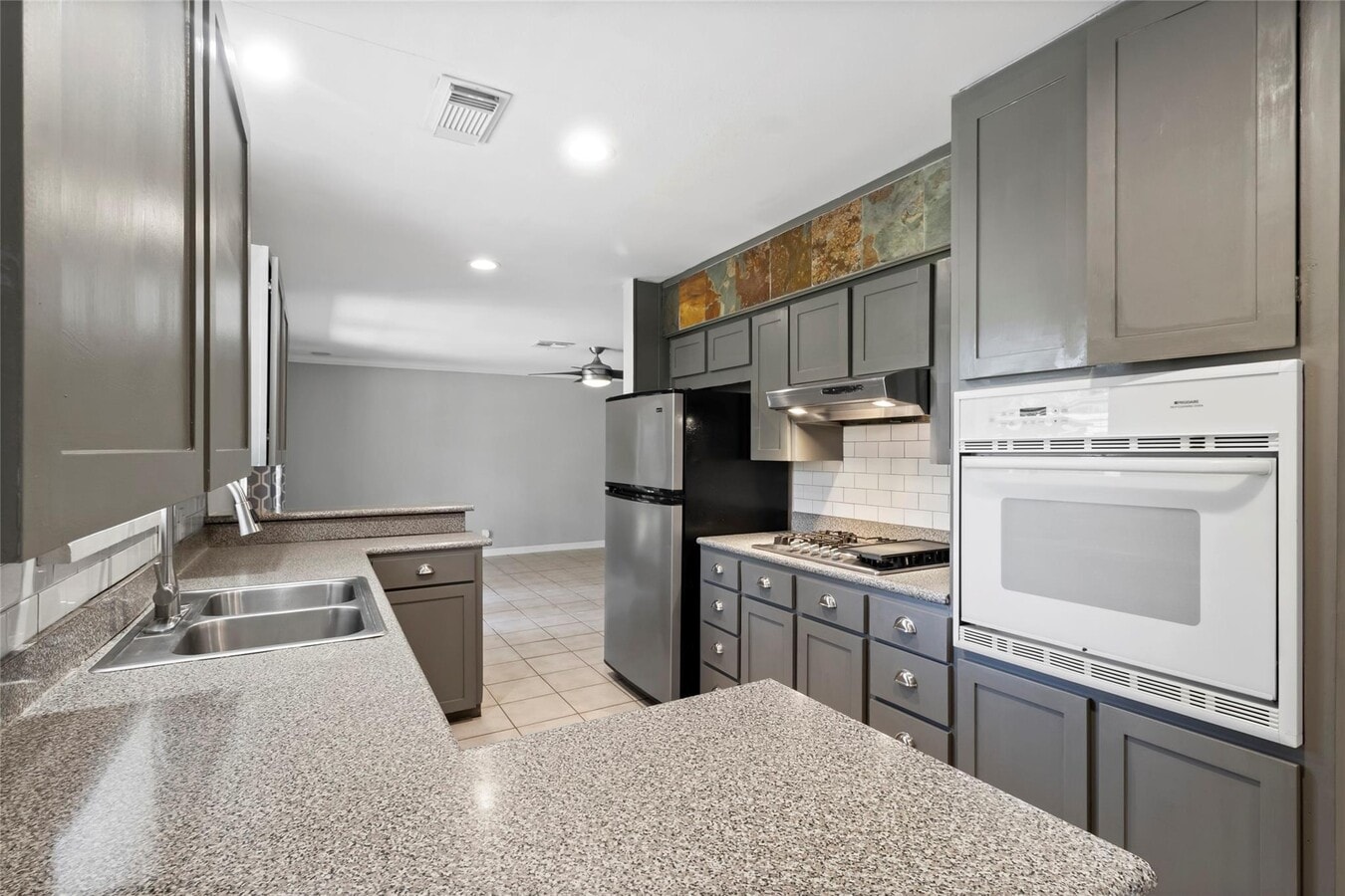 Photo - 112 E Wildwinn Dr