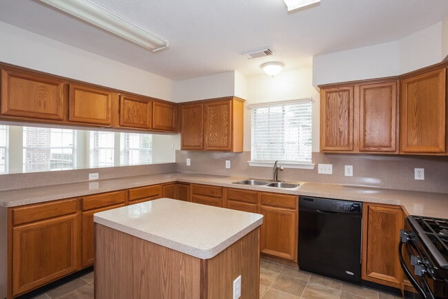 4427 W Thunderwood Cir