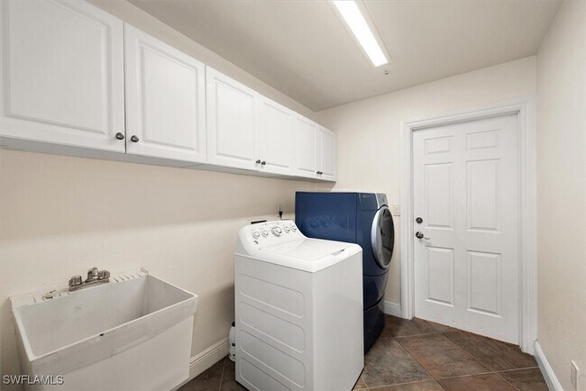 Photo - 2252 Royal Ln