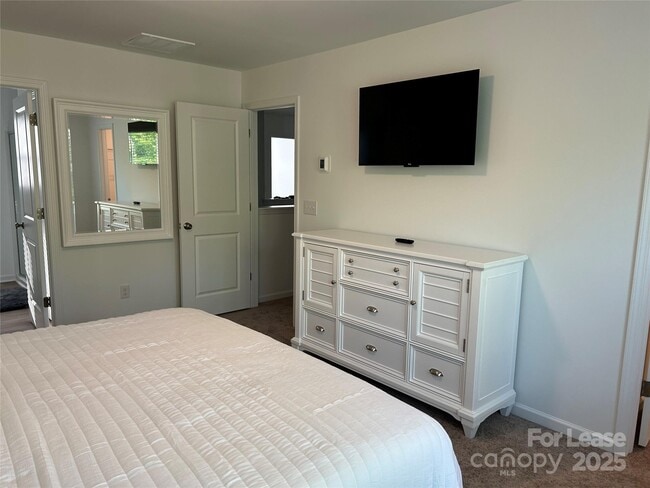 Photo - 11028 Wickenden Wy