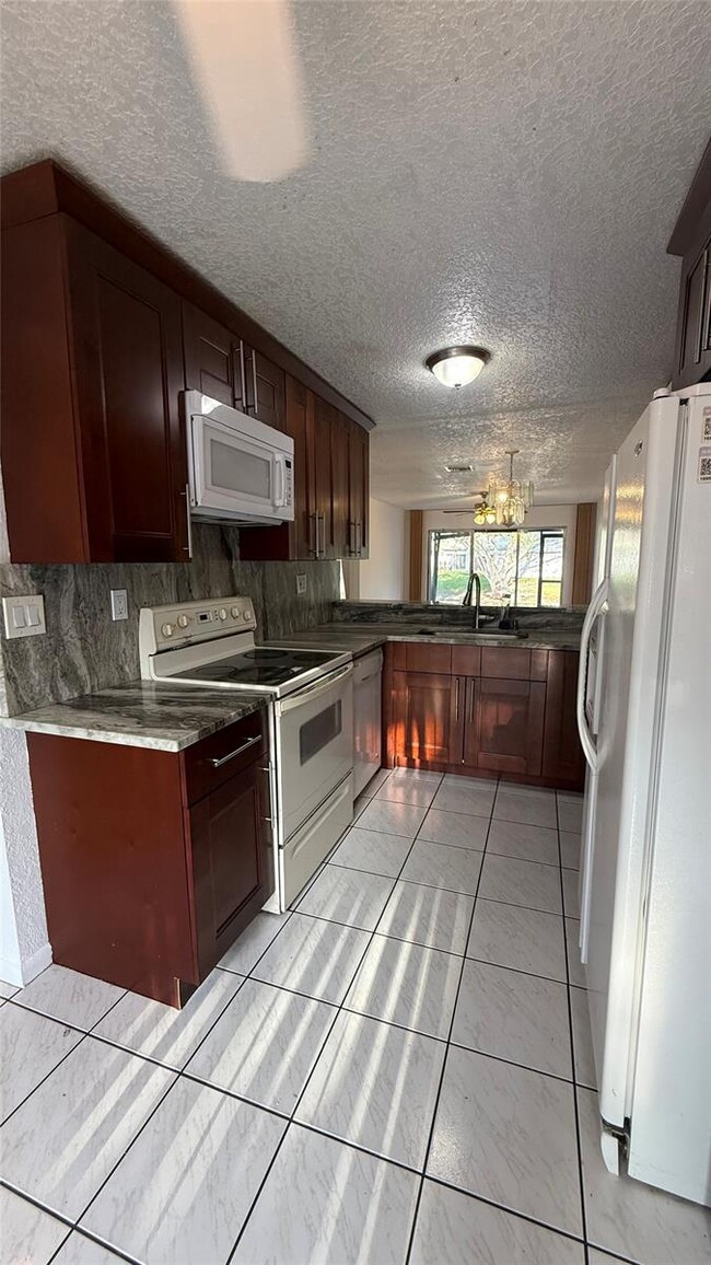 Photo - 873 Crystal Lake Dr