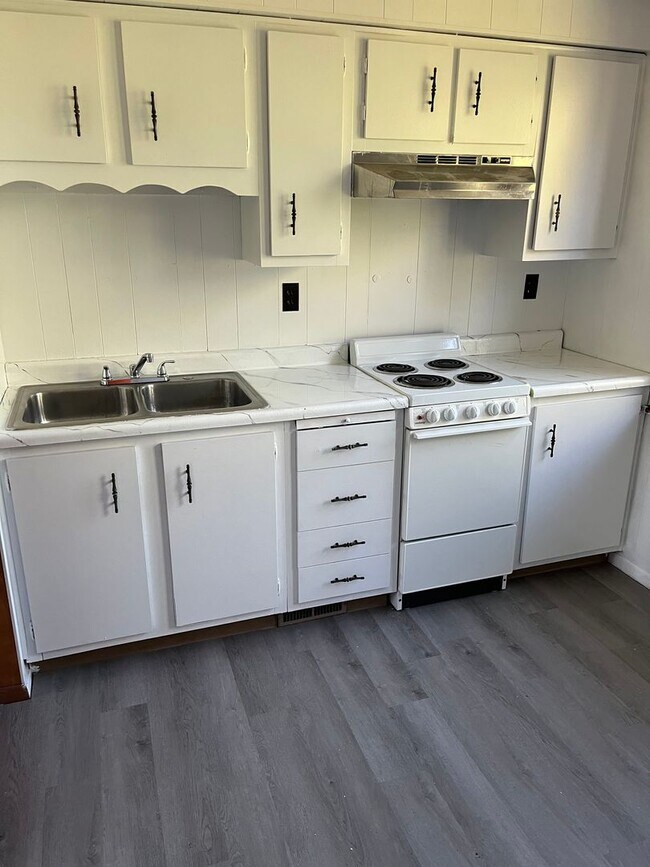 Photo - One Bedroom Upstairs Apartment Unit 2723 Sunset 2B Up