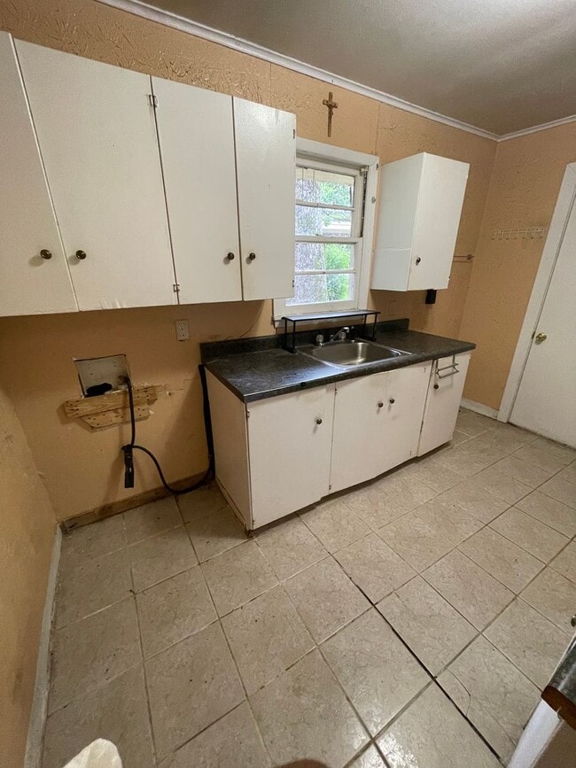 Photo - Spacious 3 Bedroom Home