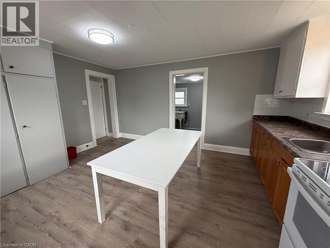 Photo - 103 ELLIOTT St