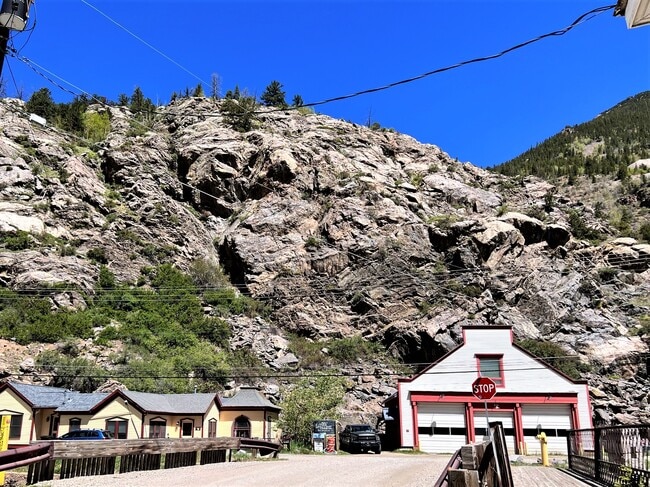 Photo - 530 Woodward St