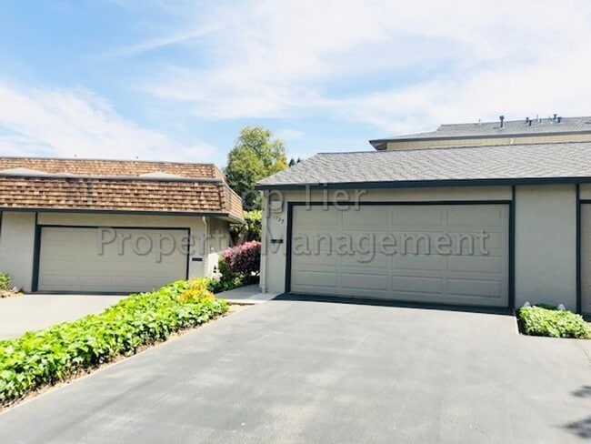 1725 Holland Cir