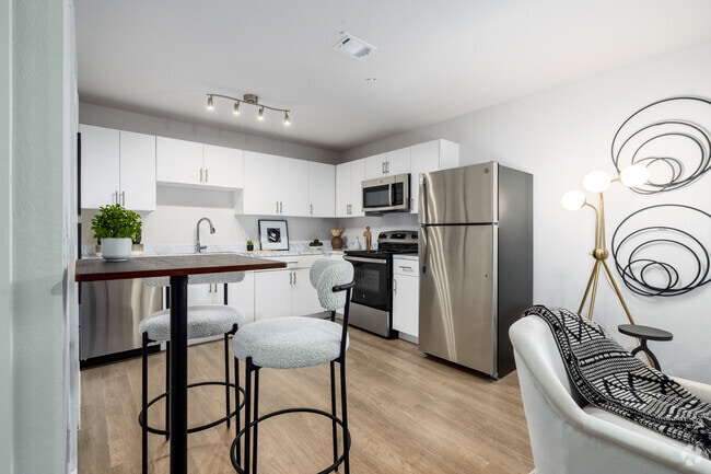 2BR, 2BA - 831SF - Dining Area