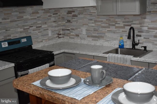 Photo - 6308 Joslyn Pl