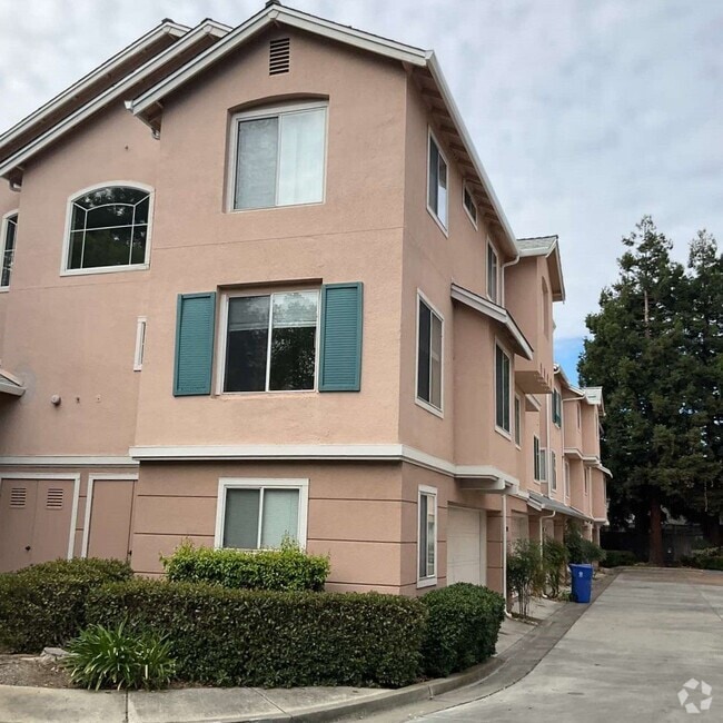 Building Photo - 38830 Garibaldi Common Rental