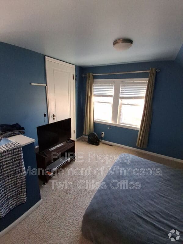 Building Photo - 3713 Tyler St NE Rental