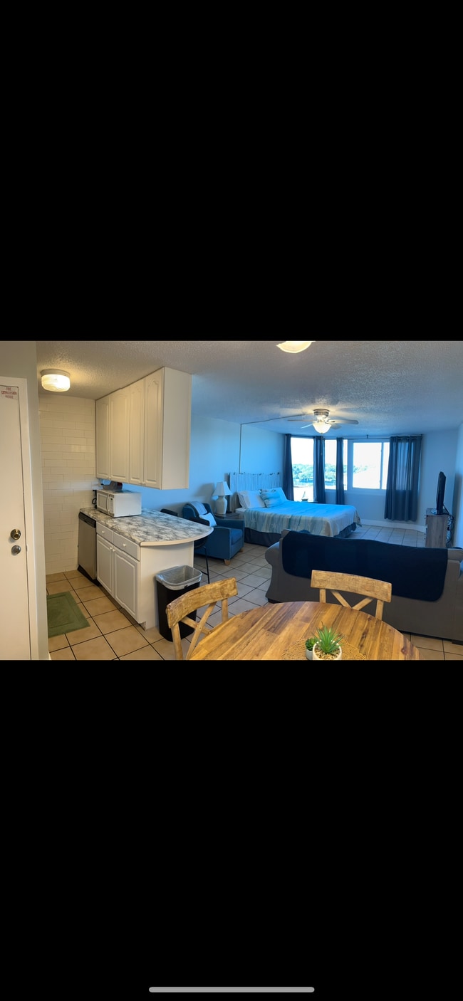 Photo - 8817 S Thomas Dr