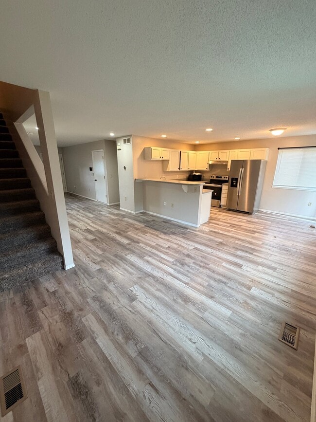 Photo - 1323 W Nottingham Cir