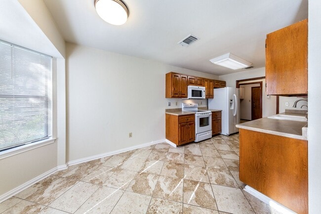 Photo - 57 Woodcreek Dr