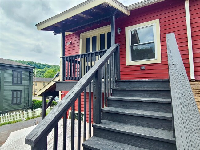 Photo - 72 Main St