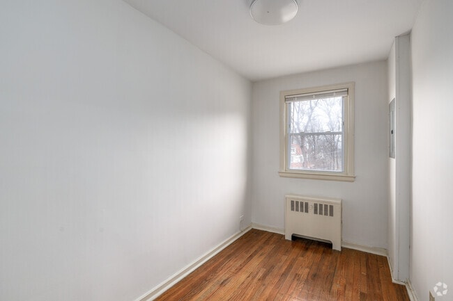 2BR, 1BA - 780SF - Dining Room
