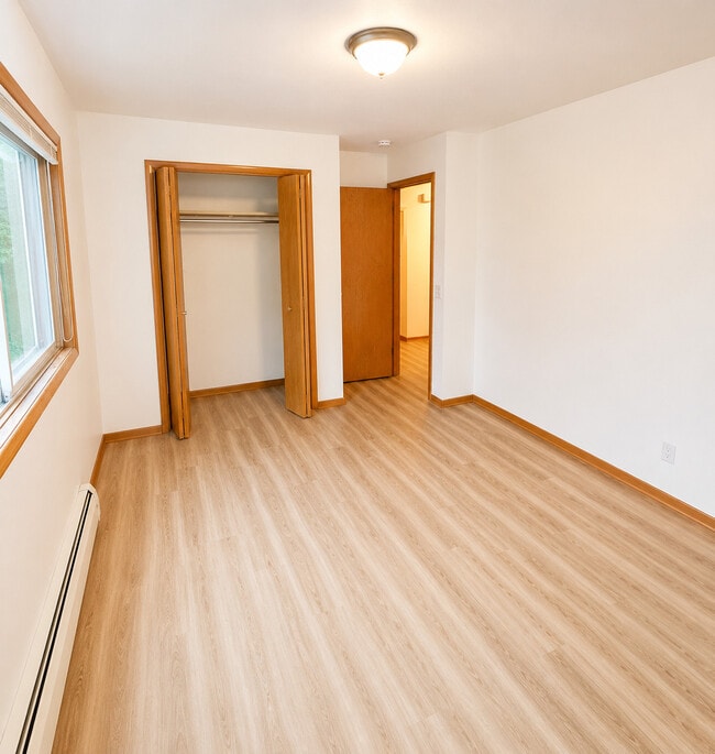Photo - Lake Point Drive Apartments