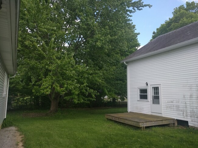 Building Photo - 210 William St